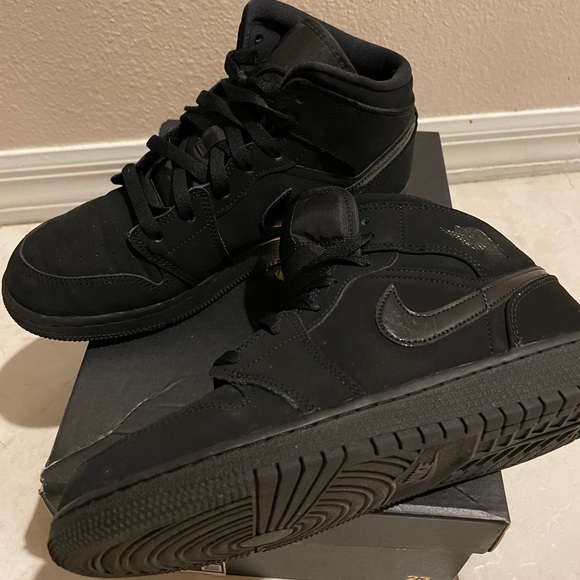 Slightly Used Air Jordan 1 Mid (GS) 7Y 2020 - Picture 3 of 3
